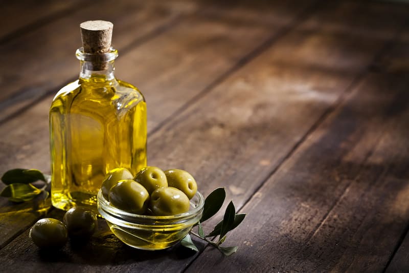 تصویر 2 از روغن زیتون اصل طارم با عطر طبیعی زیتون